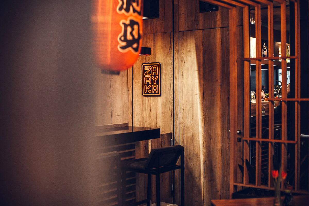 Od smaku po wystrój — Izakaya we Wrocławiu i Kiełczowie pokazuje, jak tworzy się restaurację z klimatem
