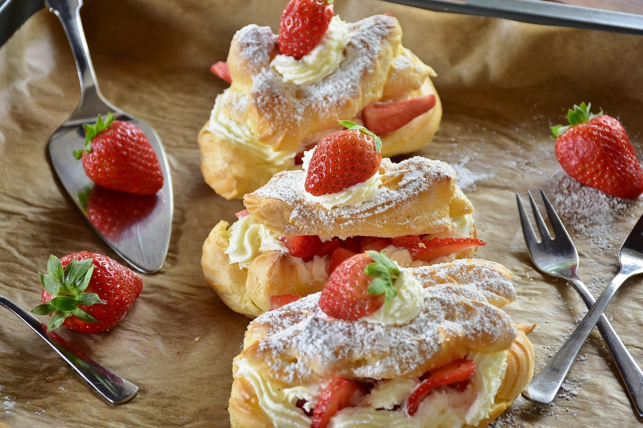 eclair, strawberrycake, strawberries, cream, whipped cream, food, strawberry, refreshment, dessert, fruit, fruity, yummy, cute, delicious, gourmet, sugared pancake with raisins, confectionery, to bake, cakes, pastries, nibble, calories, meal, calorie bomb, food, food, food, food, food, dessert, dessert, dessert, cakes