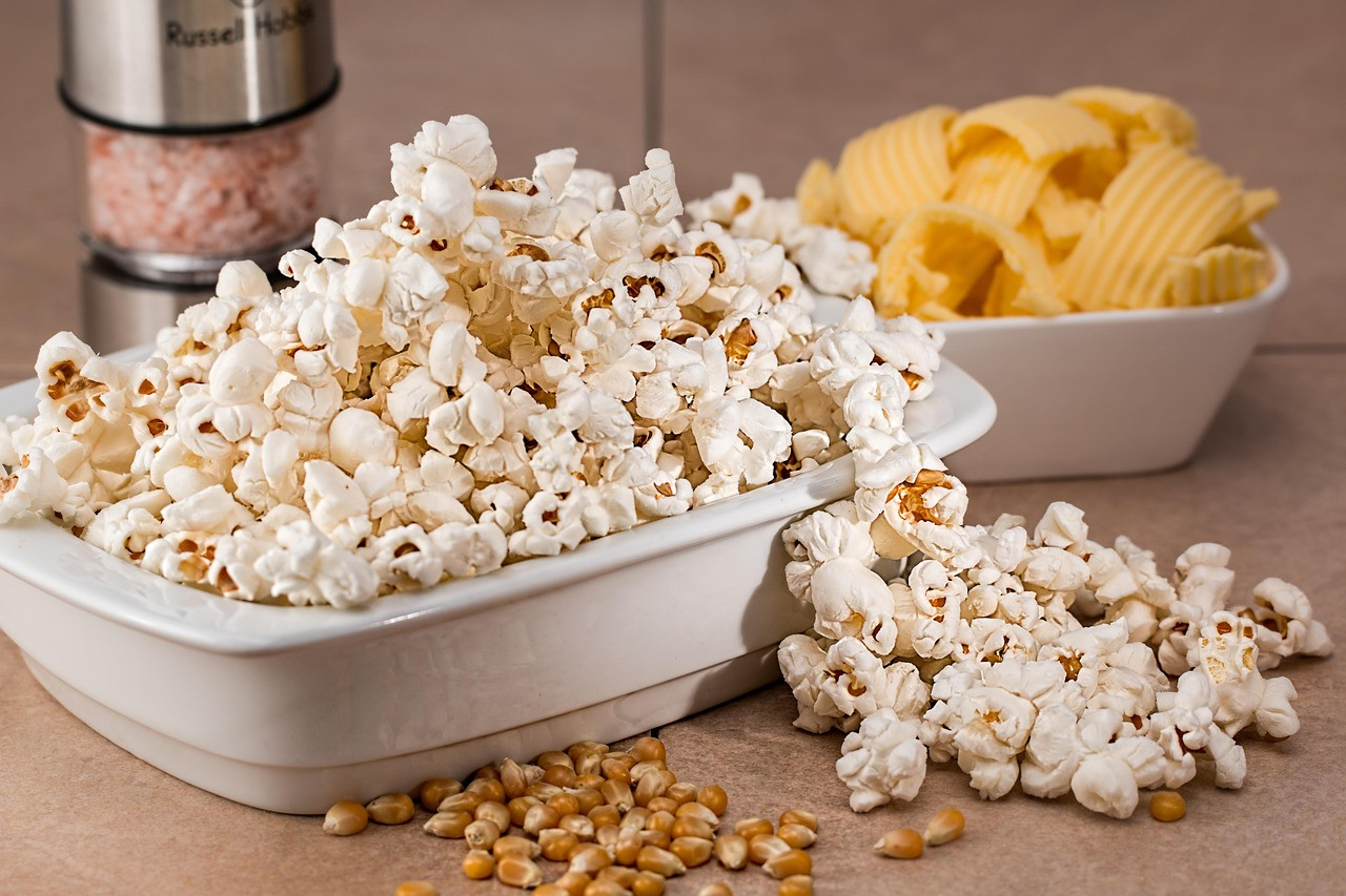 Czy Popcorn Naprawdę Tuczy? Sprawdź Fakty i Mity!