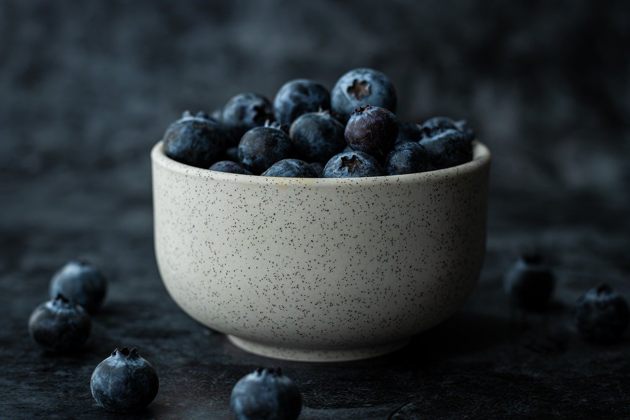blueberries, windows wallpaper, laptop wallpaper, 4k wallpaper, berries, desktop backgrounds, fruits, nature, background, wallpaper hd, beautiful wallpaper, food, wallpaper 4k, mac wallpaper, healthy, fresh, full hd wallpaper, free wallpaper, free background, 4k wallpaper 1920x1080, organic, cool backgrounds, hd wallpaper, nutrition