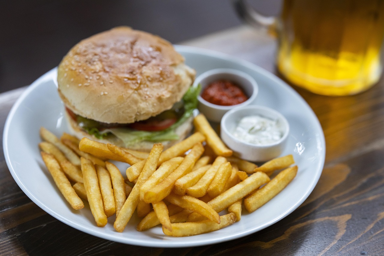 burger, beer, potatoes, restaurant, food, meat, alcohol, delicious, tomato, cheese, lettuce, fast, drink, calories, snack, chips, menu, nutrition, bar, freshness, organic, unhealthy