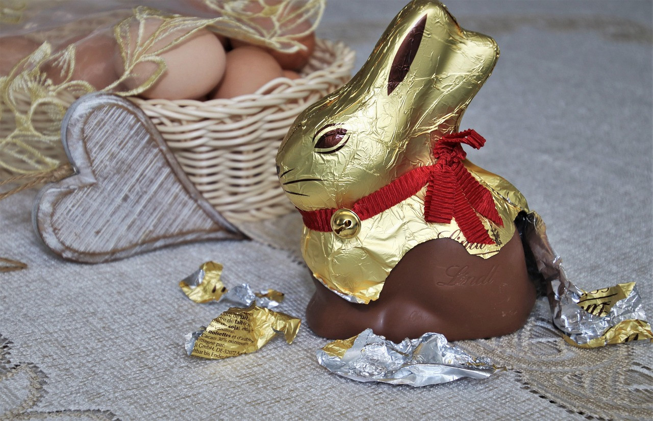 ears, rabbit, gold, chocolate, shiny, lindt, cool, shine, sweet, egg, bow, hare, oster, bunny, easter, the scenery, shopping cart, eggs, calories, silver