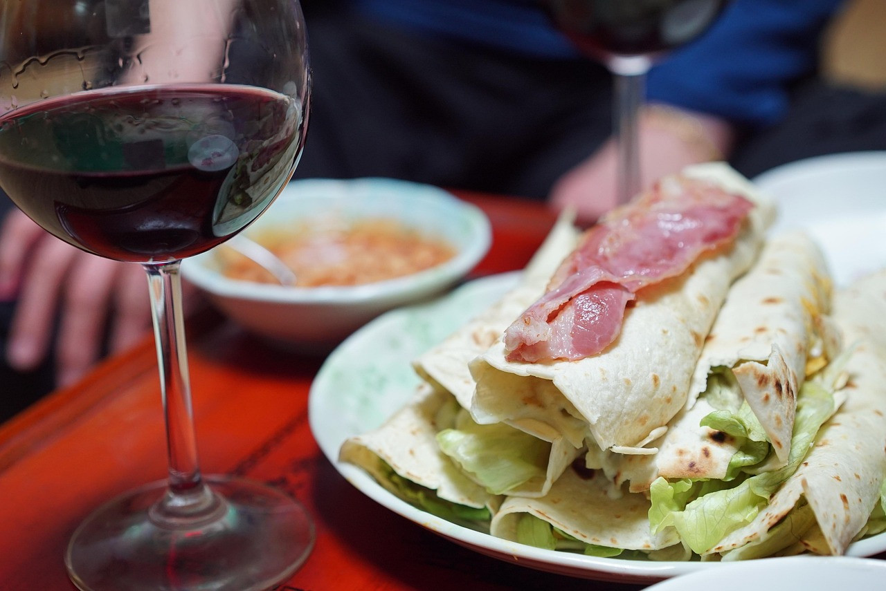 Jedzenie Na Noc Nie Tuczy? Praktyczny Przewodnik Po Nocnych Przekąskach