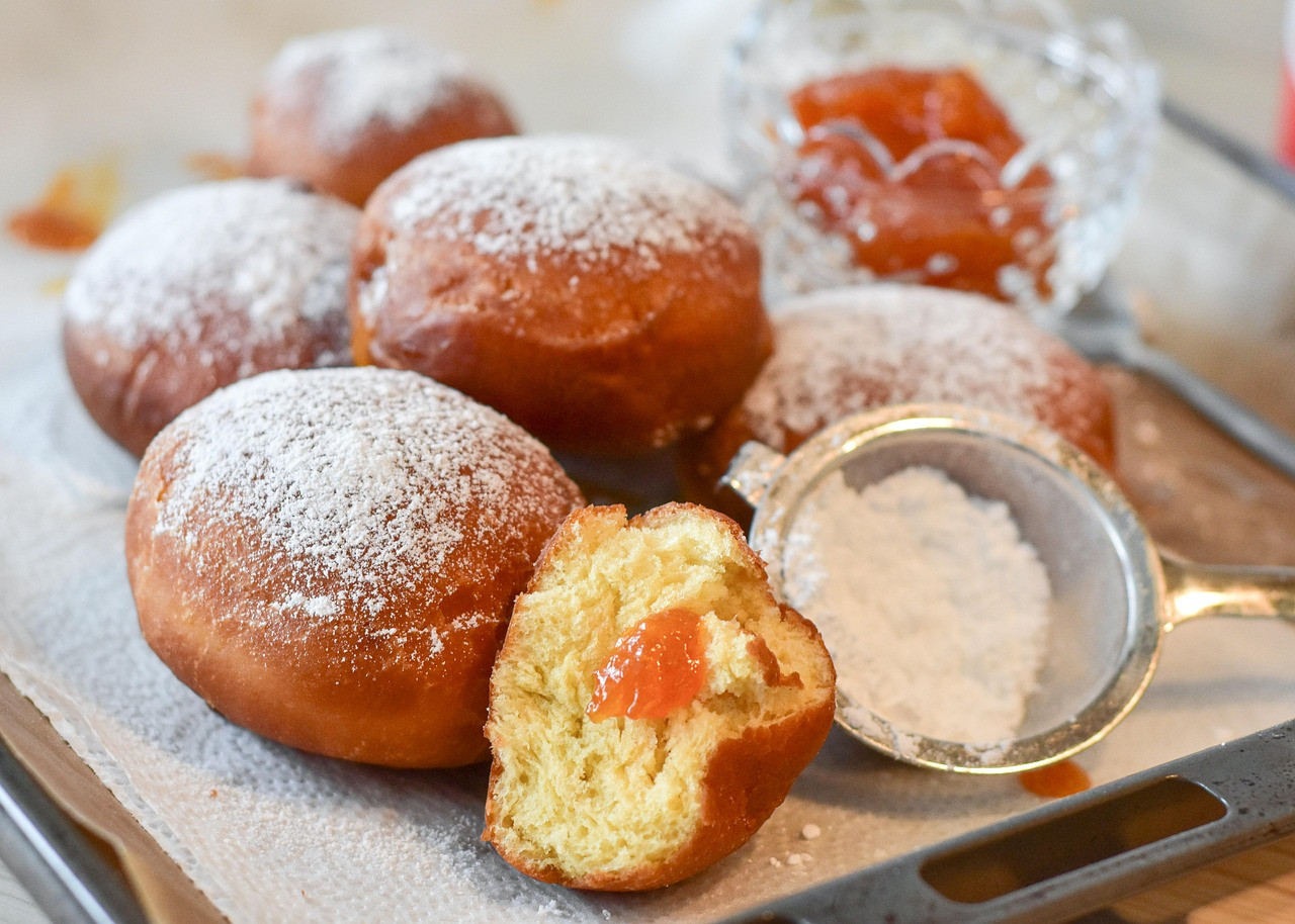 donuts, flour, pastry, food, jam, apricot jam, doughnuts, sieve, powder, baked, homemade, snack, dessert, bakery, tasty, delicious, sweet, closeup, donuts, donuts, donuts, donuts, doughnuts, doughnuts, doughnuts, doughnuts, doughnuts