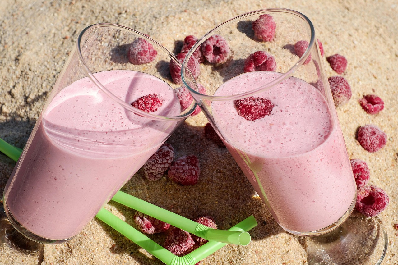 drink, fruity, fruit, raspberry, red, vitamins, yummy, cute, fresh, healthy, food, shake, glass, refreshment, summer, nature, cocktail
