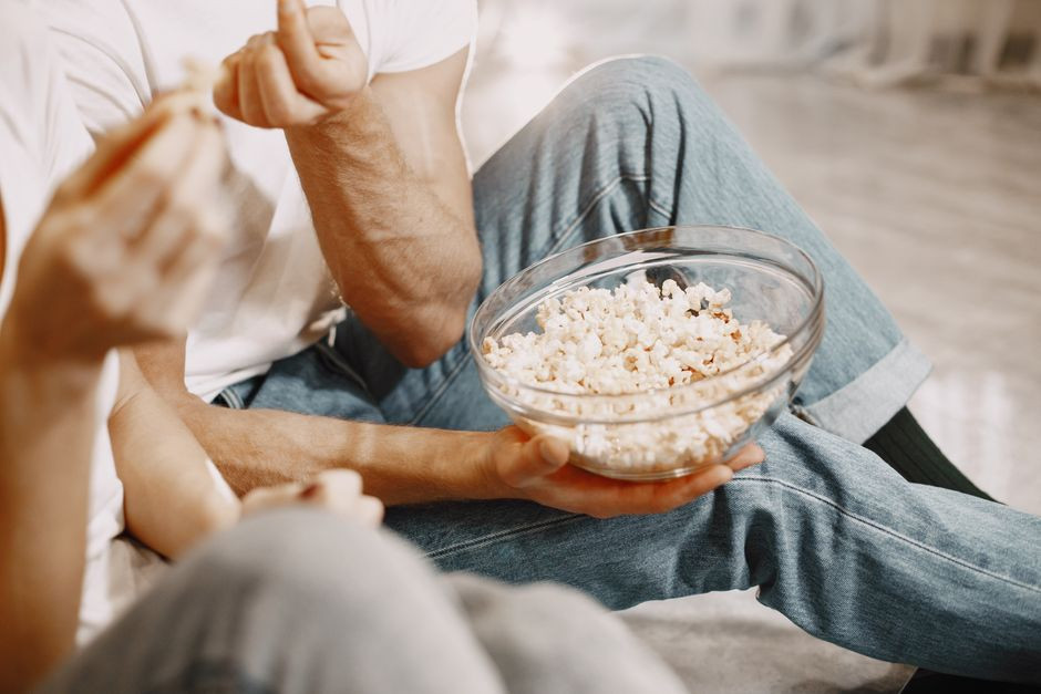 Czy Popcorn Naprawdę Tuczy? Sprawdź Fakty i Mity!