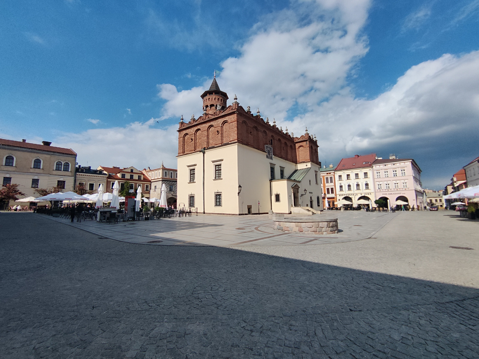 17 najlepszych miejsc, gdzie zjeść? Przewodnik Kulinarny Tarnów 2026