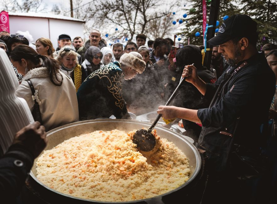 5 trików na perfekcyjne gotowanie ryżu - puszysty i nieklejący się za każdym razem