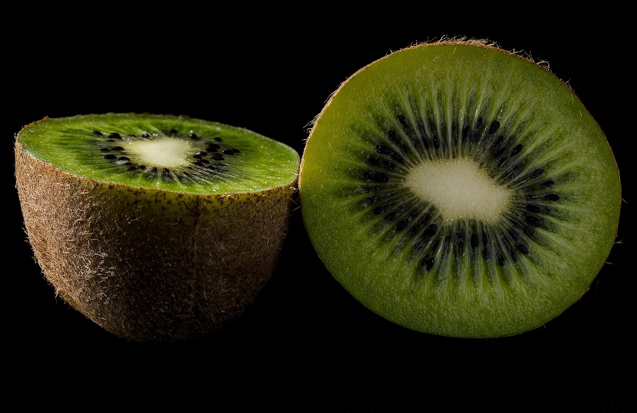 Ile kalorii ma kiwi? Sprawdź w kalkulatorze