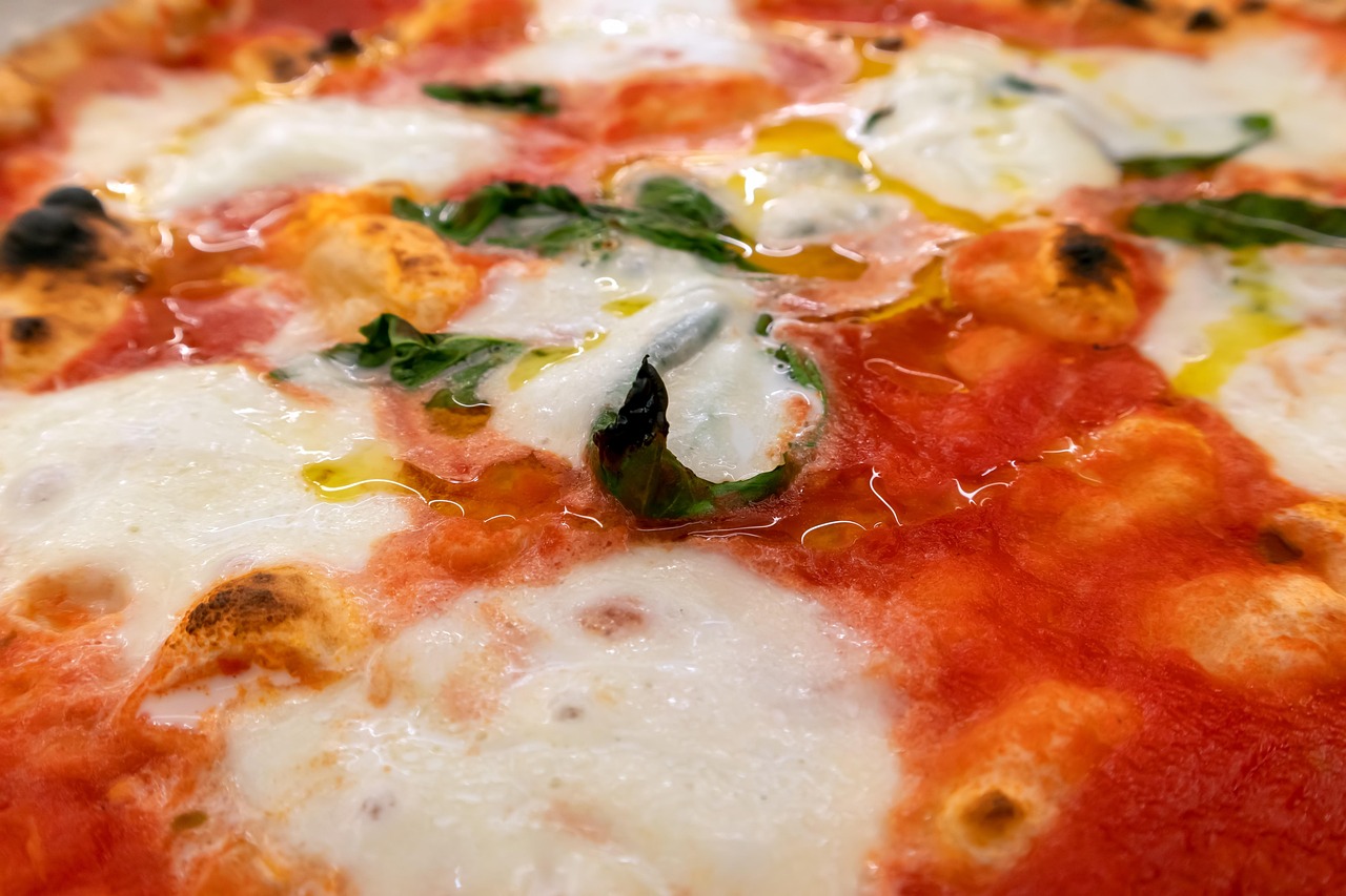 Ile kalorii ma pizza margherita? Sprawdź w kalkulatorze