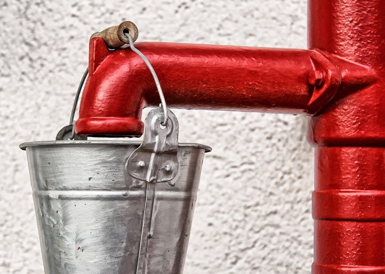 pump, nature, water pump, hand pump, tube, auburn, old, stole, iron, zinc plated, zinc, bucket, handle, water tap, to water, water, garden pump, fill, filling