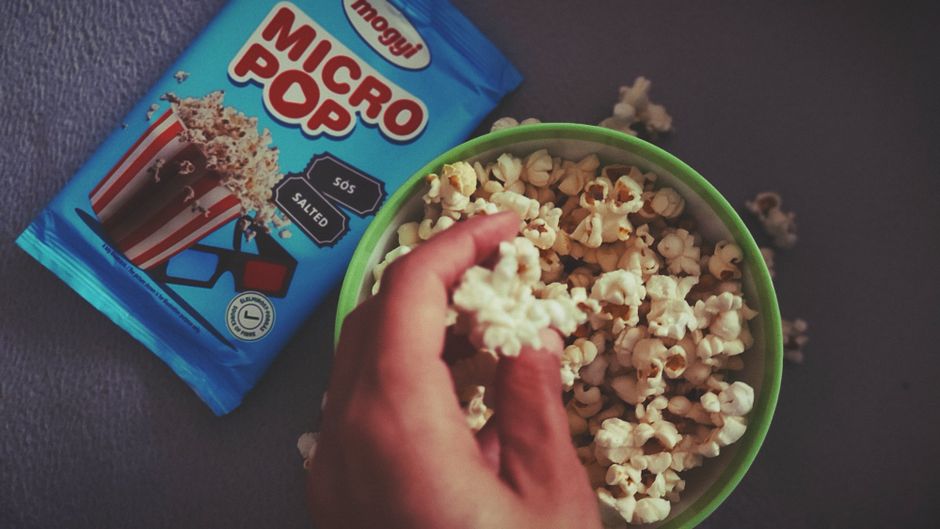 Popcorn z mikrofali - fakty o kaloriach, które musisz znać