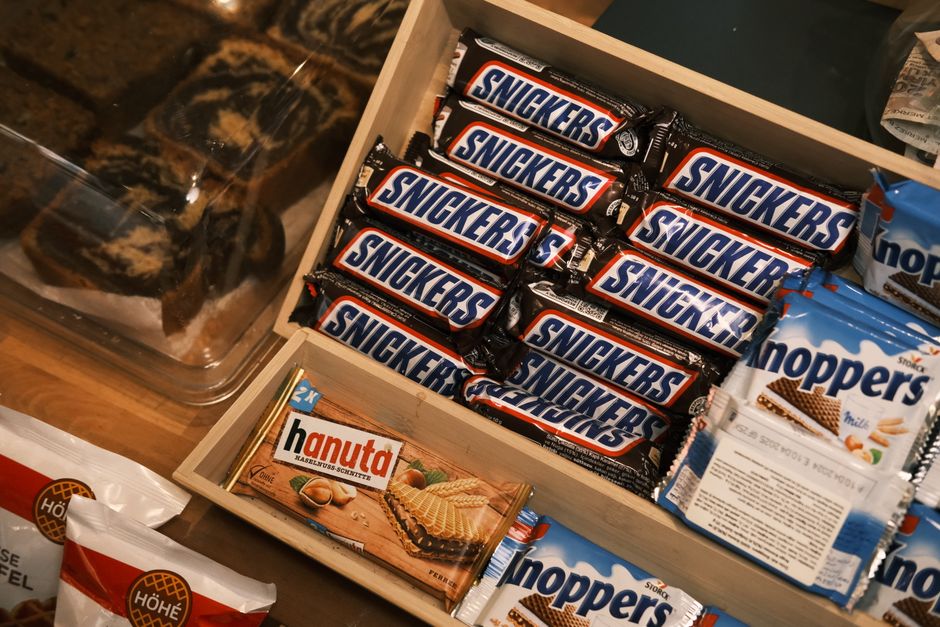 Ile kalorii ma Snickers? Sprawdź w kalkulatorze