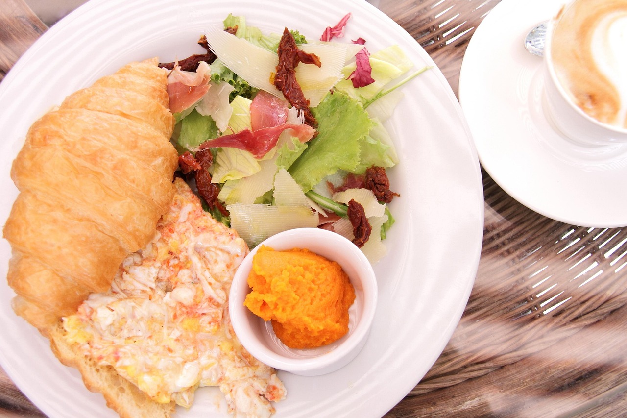 bacon, bread, śniadanie, ser, dried, egg, eggs, świeży, fried, zielony, ham, zdrowy, hummus, lettuce, lunch, rano, omelet, płyta, czerwony, sałatka, scrambled, pomidor, tomatoes, warzywo, żółty