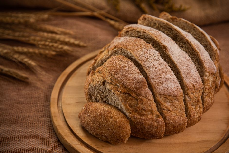 Chleb z samych ziaren - kalorie i prawda o tuczeniu