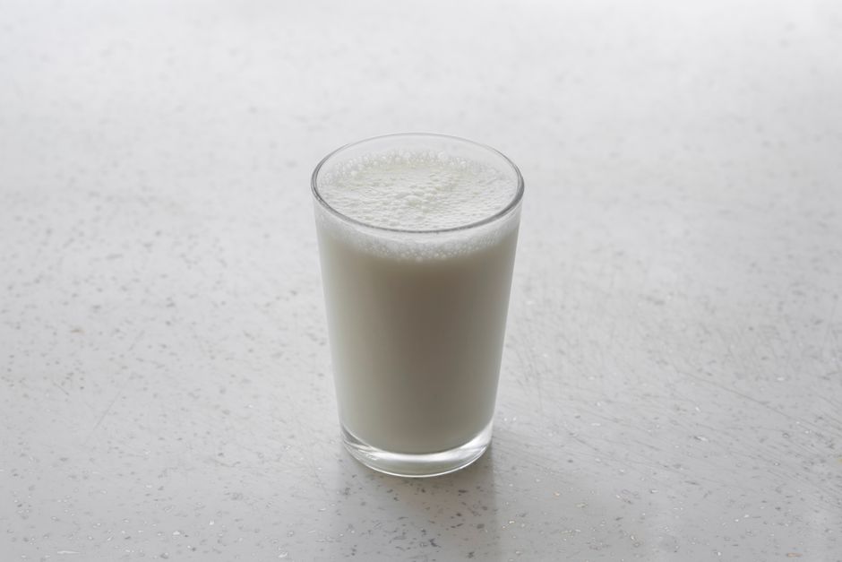 Ile kalorii ma szklanka mleka? Sprawdź w kalkulatorze
