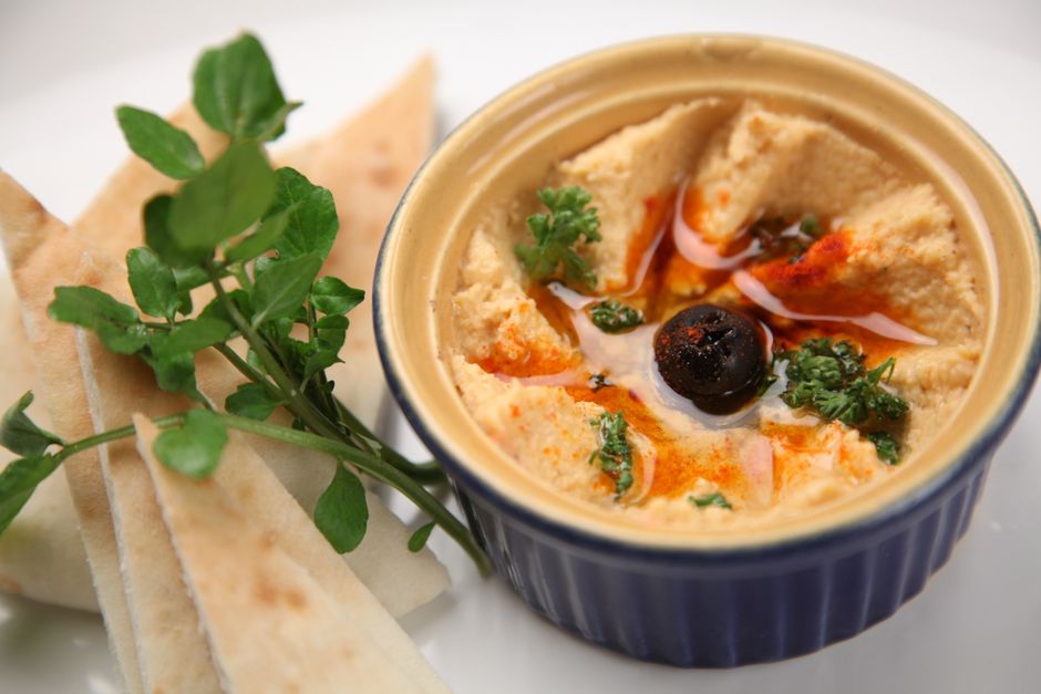 Hummus - kalorie w zależności od składu. Sprawdź!