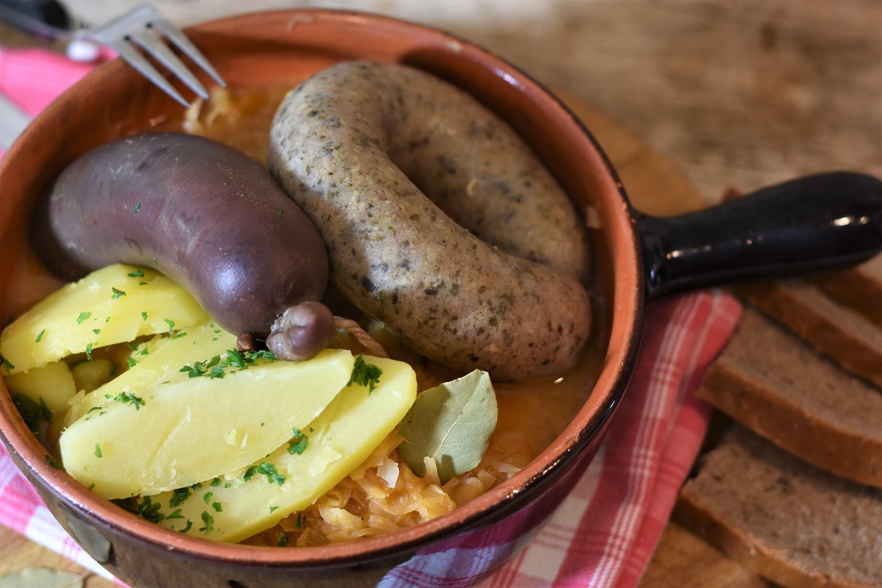 kiełbasa wątrobiana, kaszanka, kapusta kiszona, ziemniaki, kiełbasa, serdeczny, czas na chleb, posiłek, talerz, żywność, pokarm, smacznego, kucharz, świeży, przyjemność, bawaria, food zdjęcia, kaszanka, kaszanka, kaszanka, kaszanka, kaszanka