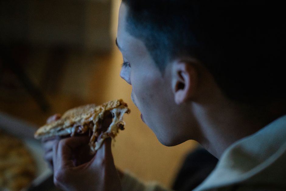 Pizza kalorie: od czego zależy wartość energetyczna kawałka?