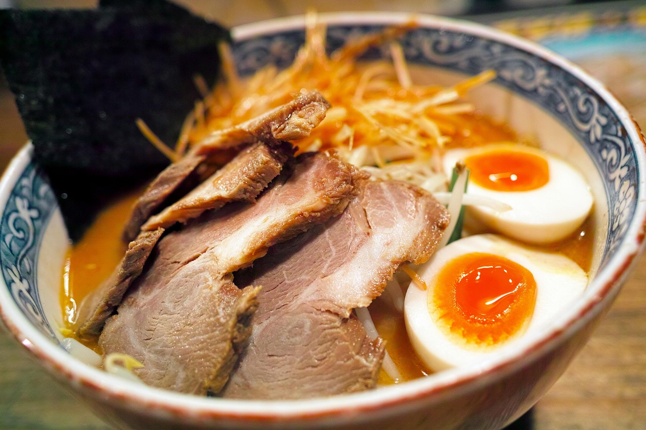 Ramen a kalorie: klasyczne zupy vs fit alternatywy