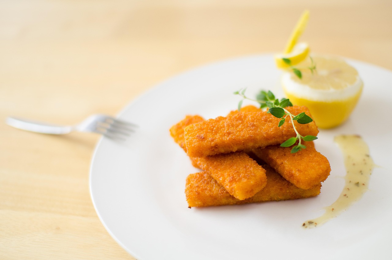 food, fish fingers, elegant, dinner, dining, table, plate, catering, nature, decoration, fish