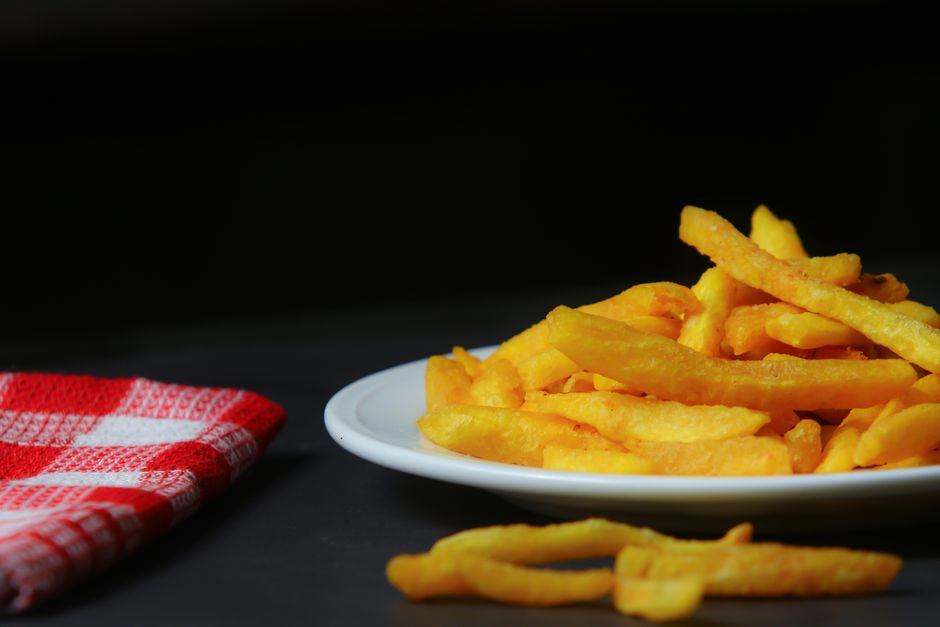 Ile kalorii mają frytki? Sprawdź w kalkulatorze