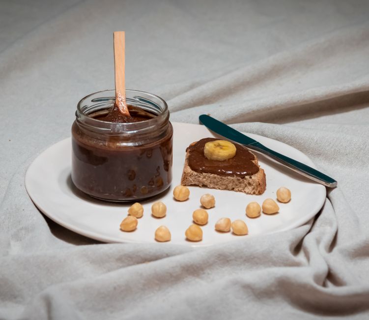 Czy Nutella Naprawdę Tuczy? Sprawdzamy Fakty i Mity o Słynnym Kremie