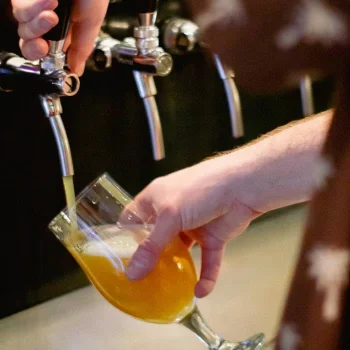 Absurdalna - Kinokawiarnia Starkraft Brewpub Katowice