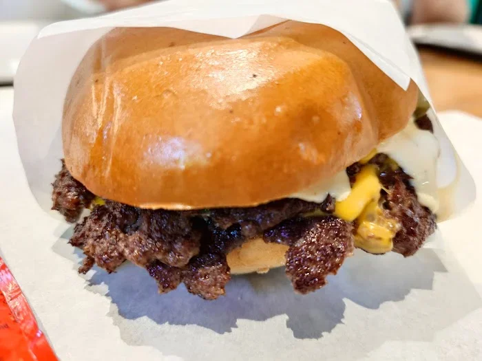 Atom Burgers and Deli - Restauracja Warszawa