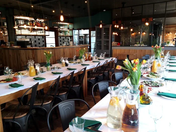 Bella Napoli - Kondratowicza 18 - Restauracja Marki