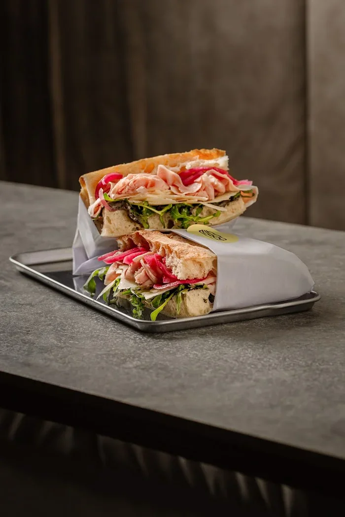 bez kurtuazji – włoska schiacciata - Restauracja Rzeszów