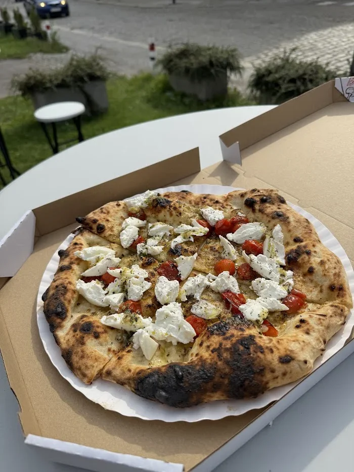 Budka Neapolka Wróbelek - Restauracja Legnica