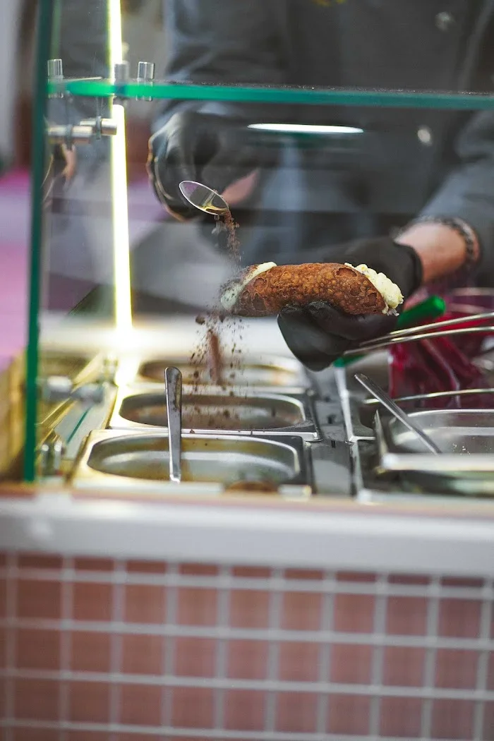 Cannolo and more! (Krzywy Domek Food Hall) - Kawiarnia Sopot