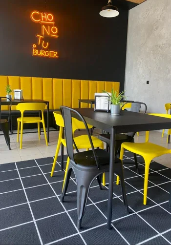 ChoNoTu BURGER, Nieborowska 10 Gdańsk - wejście od ulicy Anny Jagiello - Restauracja