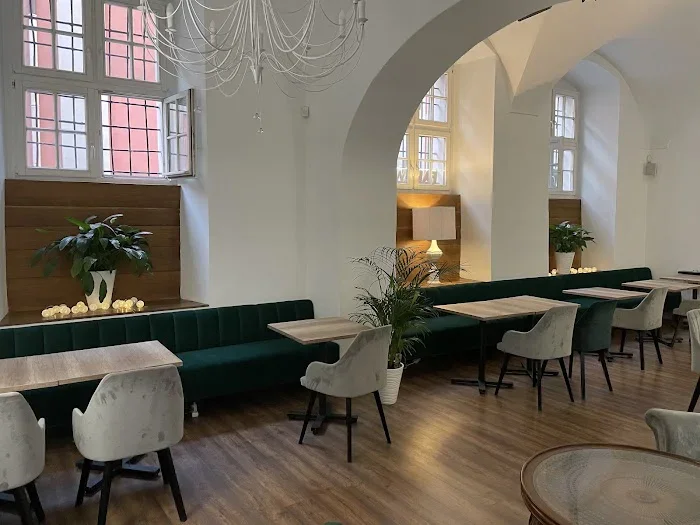 Faraway cafe&lunch - Kawiarnia Poznań