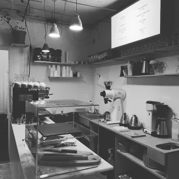 HAŁAS Coffee+Vinyl - Kawiarnia Warszawa