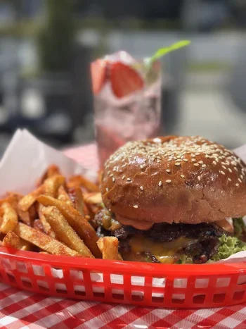 KUPIEC smash burger | pizza | lody | pączki - Restauracja Kołobrzeg