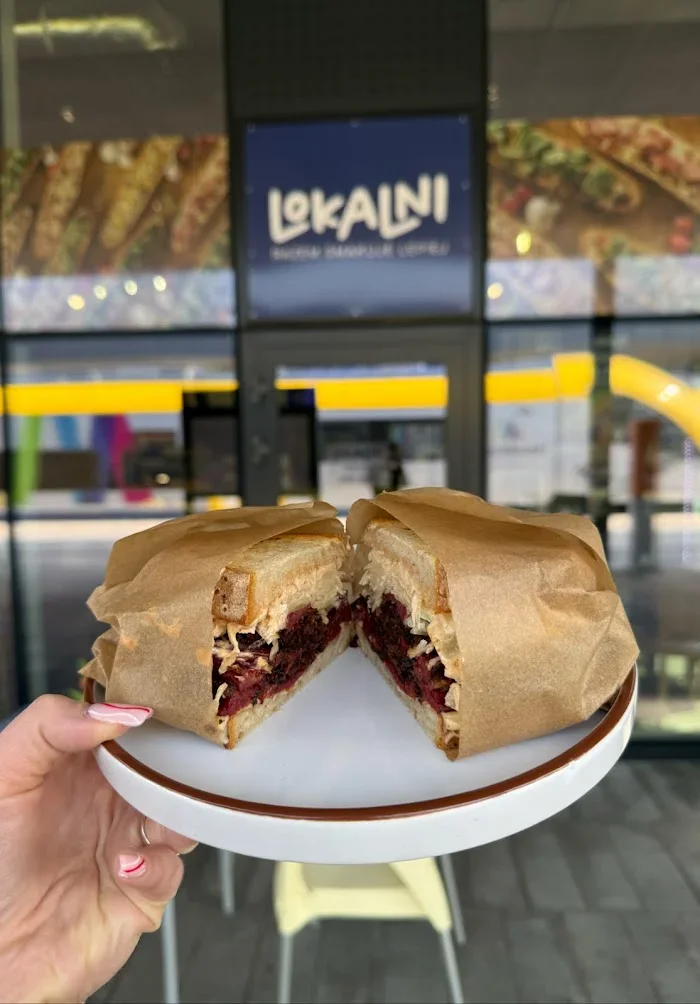 Lokalni Dworzec PKP • Śniadania • Zapiekanki • Pastrami • - Restauracja Oświęcim