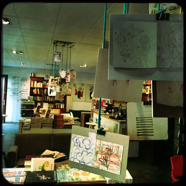 LOKATOR coffee & books - Kawiarnia Kraków