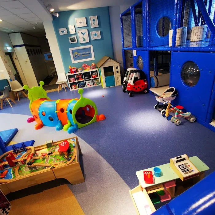Nad przystanią - klubokawiarnia edukacyjna i sala zabaw Marki