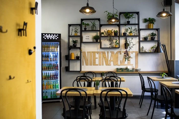 NIEINACZEJ - wegańska burgerownia - Restauracja Katowice