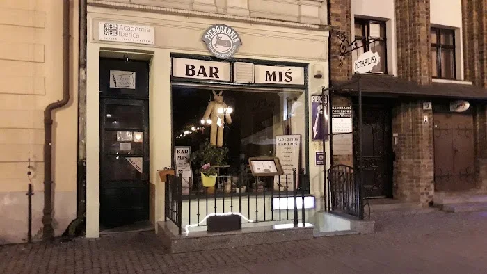 Pierogarnia Pod Blaszanym Kotem Swojskie Jedzenie Pierogi - Restauracja Toruń