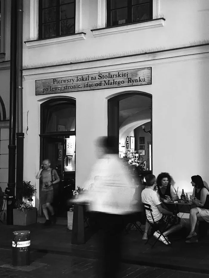 Pierwszy Lokal na Stolarskiej po lewej stronie, idąc od Małego Rynku - Restauracja Kraków
