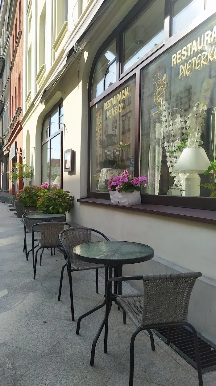 Pięterko. Restauracja, kawiarnia. Wrotecka Z. Kalisz