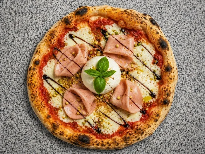 Pizza Neapolitańska - Włoski Przystanek - Pizza Zakopane - Restauracja