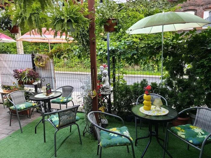 SŁODKI LETNI OGRÓD -LODY-GOFRY-NALEŚNIKI - Restauracja Zabrze