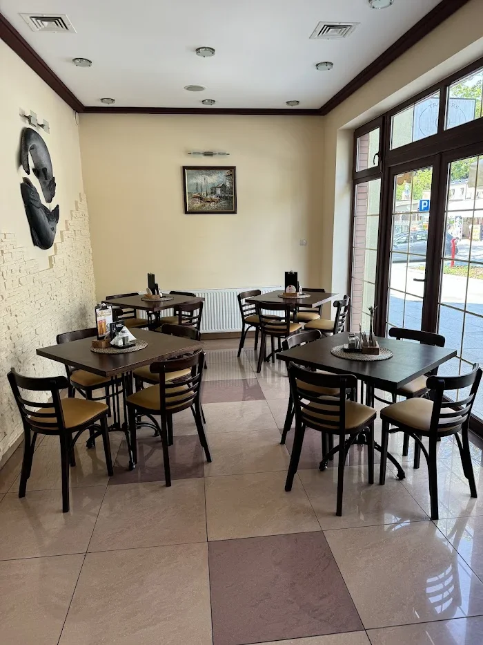 Smażalnia Ryb Kołobrzeg Prosto z Kutra - Restauracja