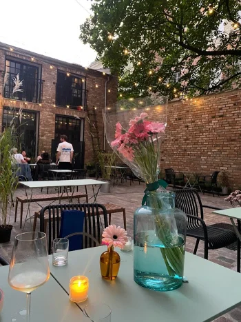 TOAST patio • wino • kuchnia - Restauracja Warszawa