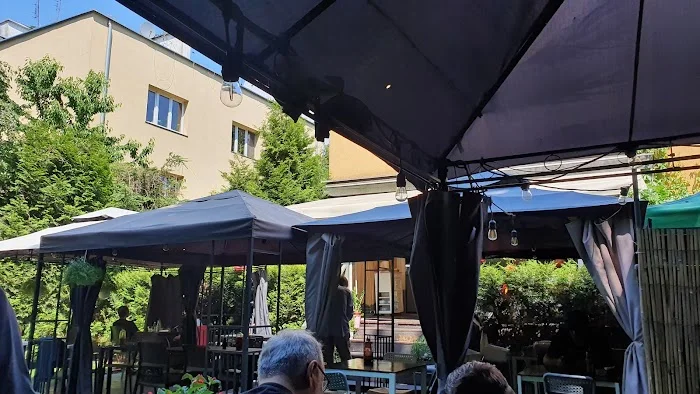 8 miejsc na jedzenie. Przewodnik Kulinarny Warszawa, Praga-Południe 2026