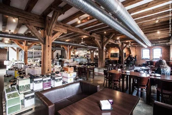 Wine Bar Lofty - Skład wina - Restauracja Gliwice